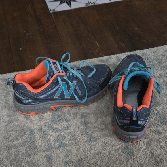 New Balance Women's Athletic Shoes - Navy and Coral - Picture 2 of 4